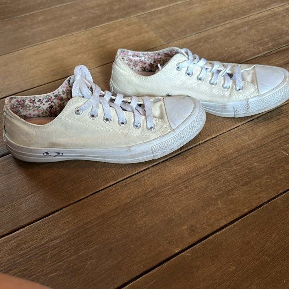 Cream colored converse sneakers size 7.5 women’s - Picture 4 of 7